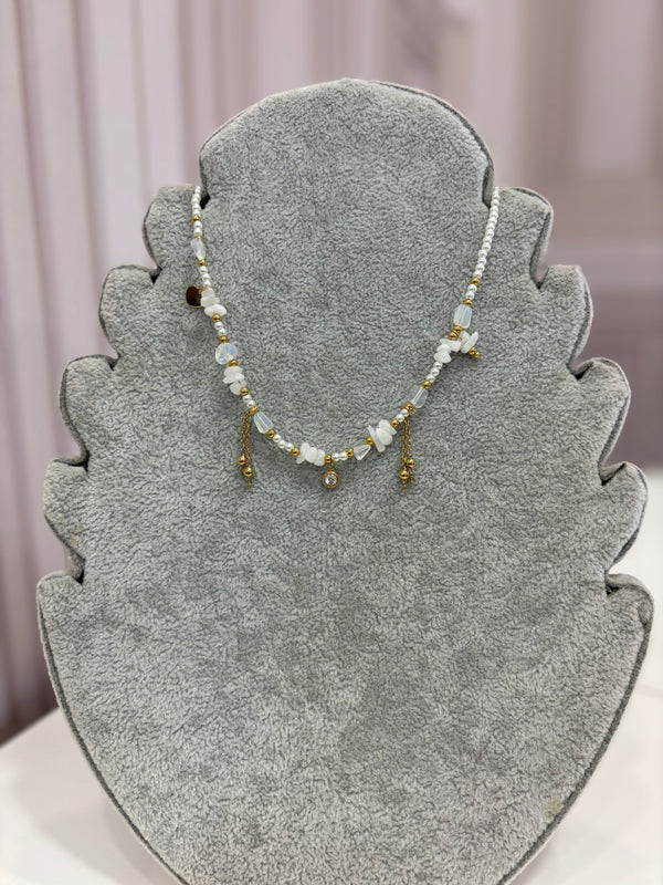 Collana pietrine bianche