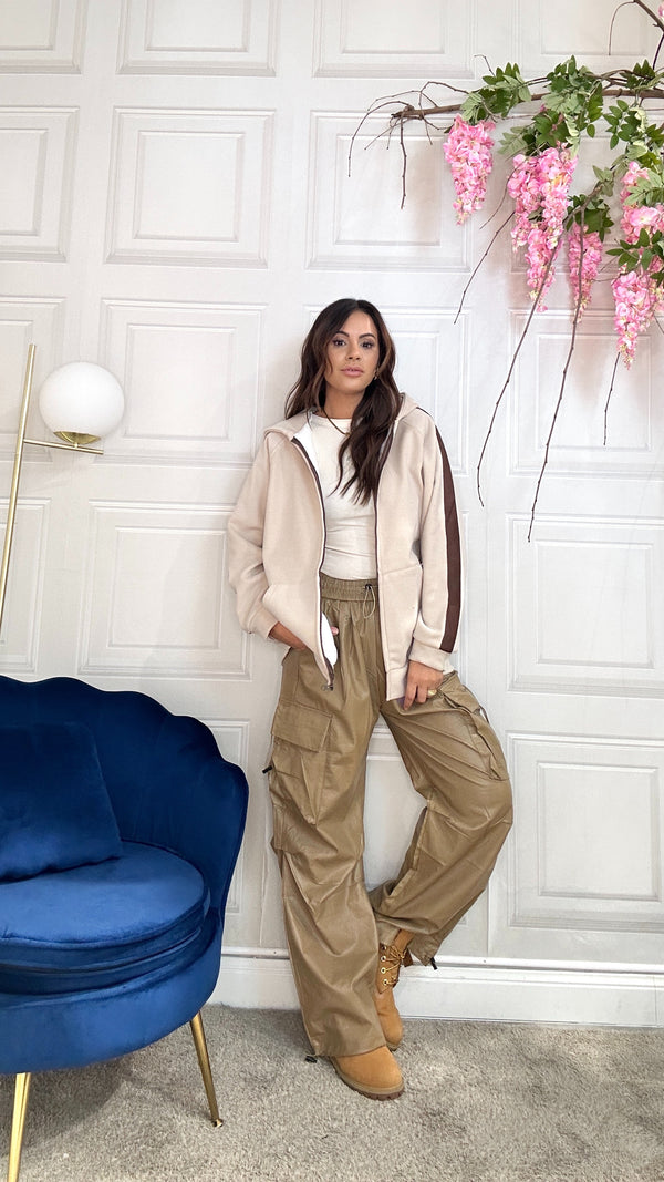 Pantaloni cargo in simil pelle Beige