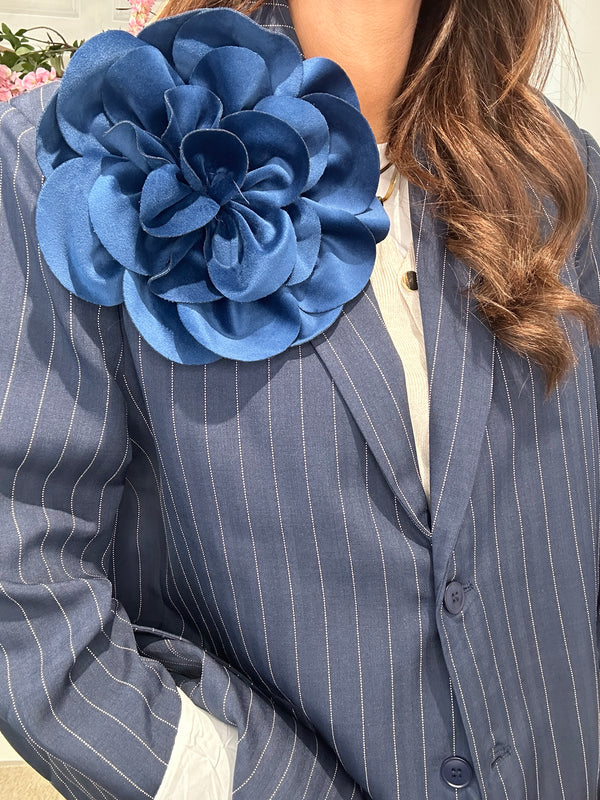 Spilla fiore in velluto blu